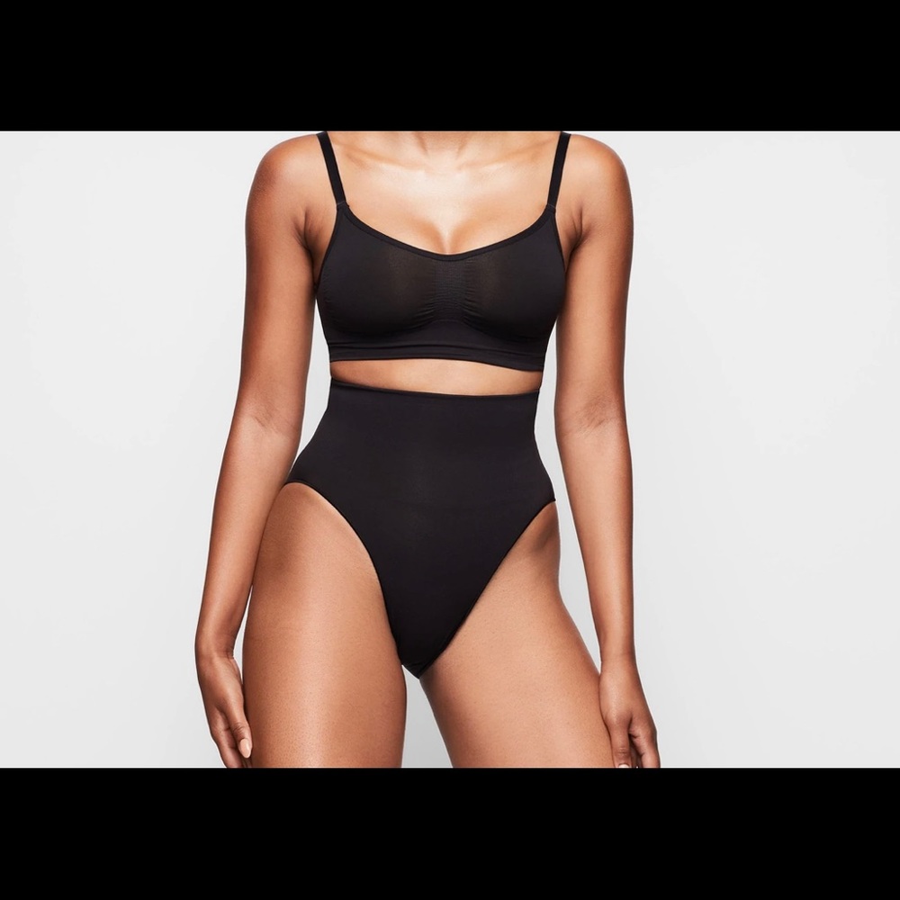 Skims Sculpting Low Back Bra!